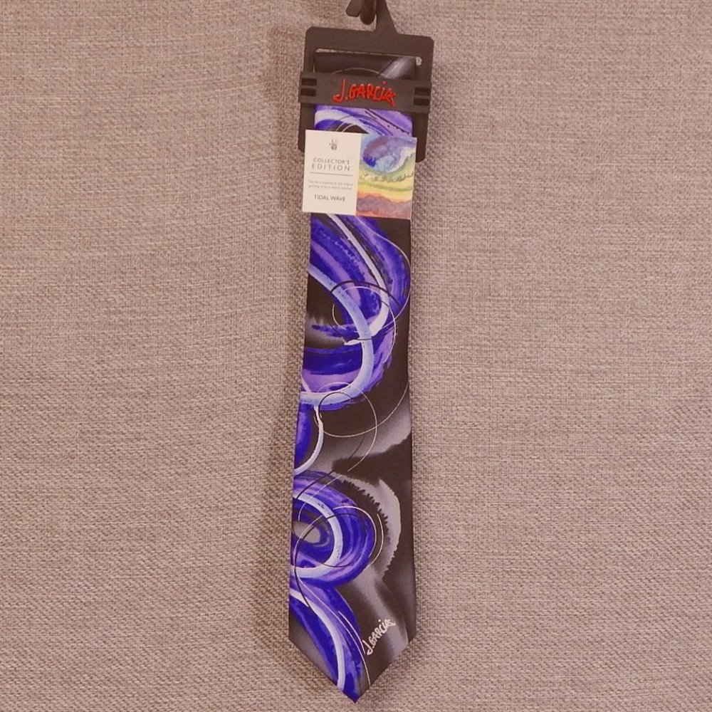 Jerry Garcia Men's Neck-Tie ==New With Tags == PURPLE Tidal Wave Design == 60"